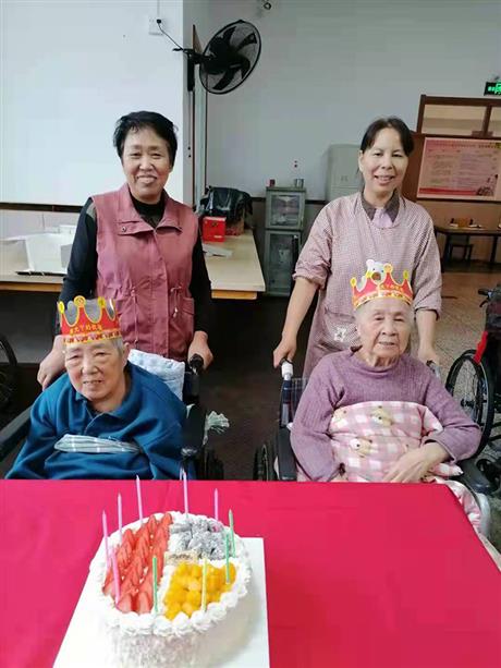 给老人过生日